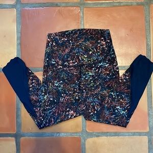Lululemon Navy & Paint Splatter Leggings. Size 6. Like-new condition